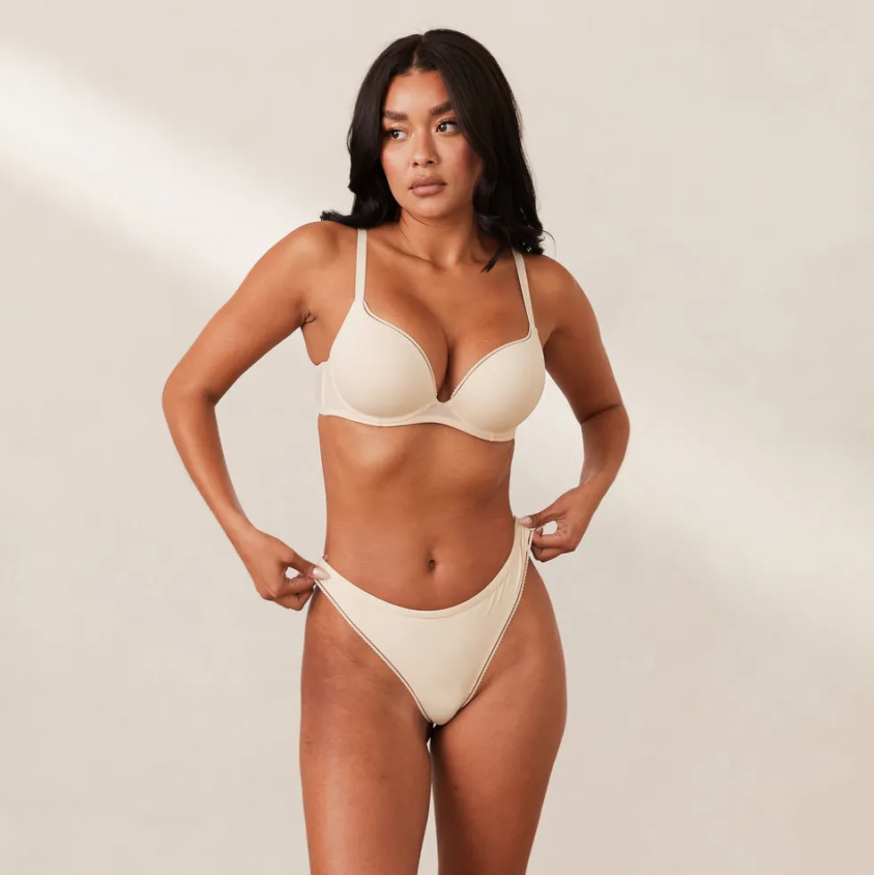 Comfort Push-Up T-shirt BH & String Set - Milchkaffee