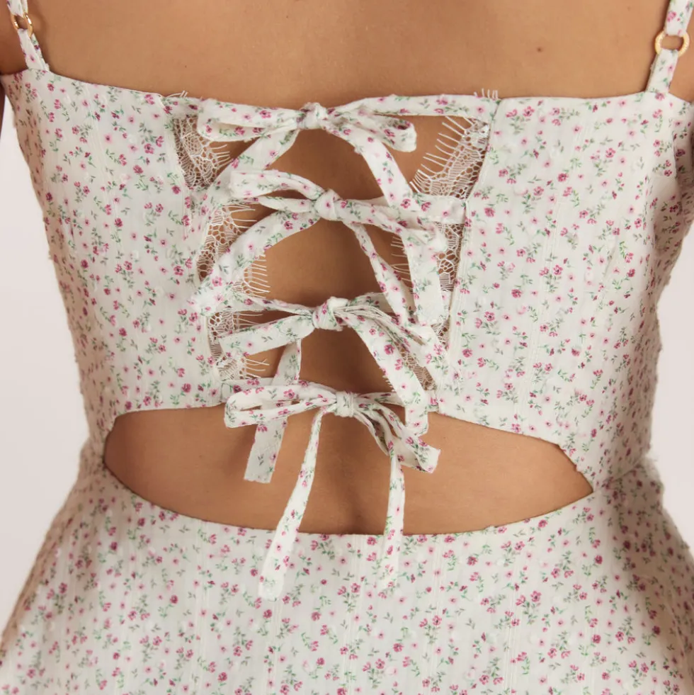 Minikleid mit Falten und Spitze - Blumencreme
