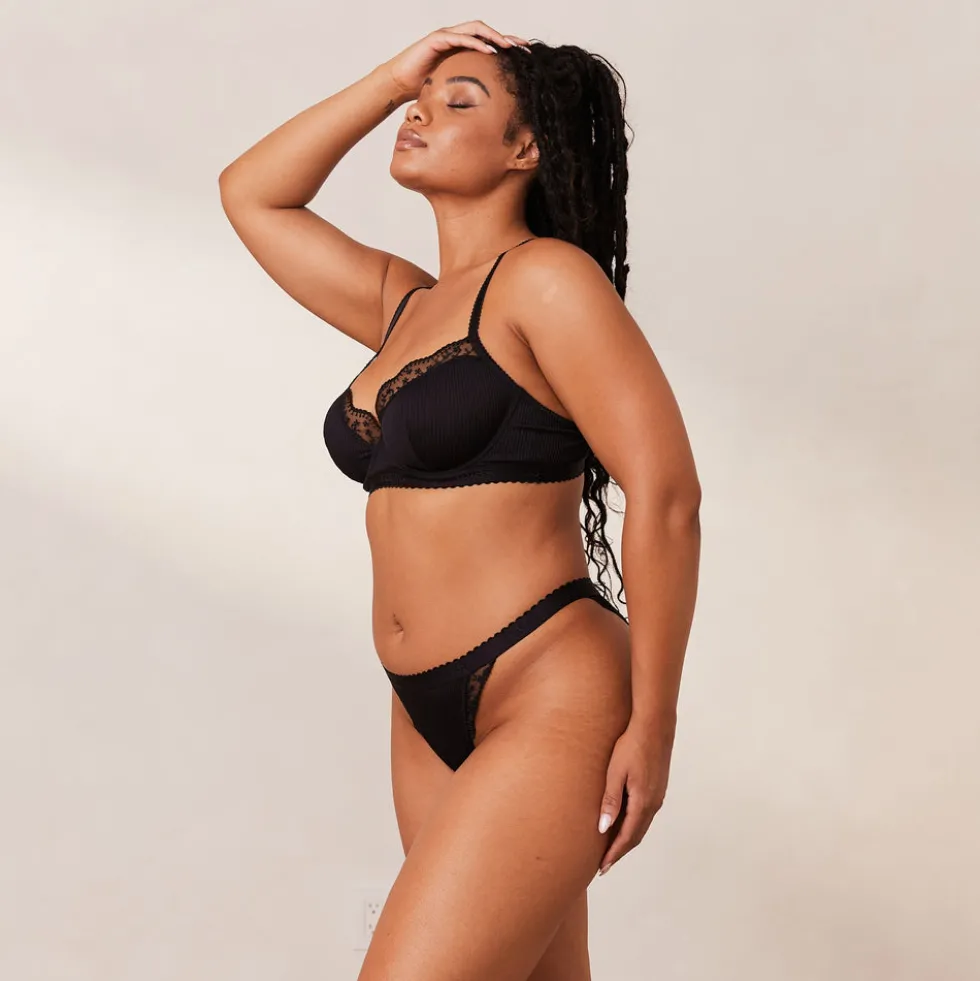 Ribbed Balcony BH und String/Slip Set - Schwarz