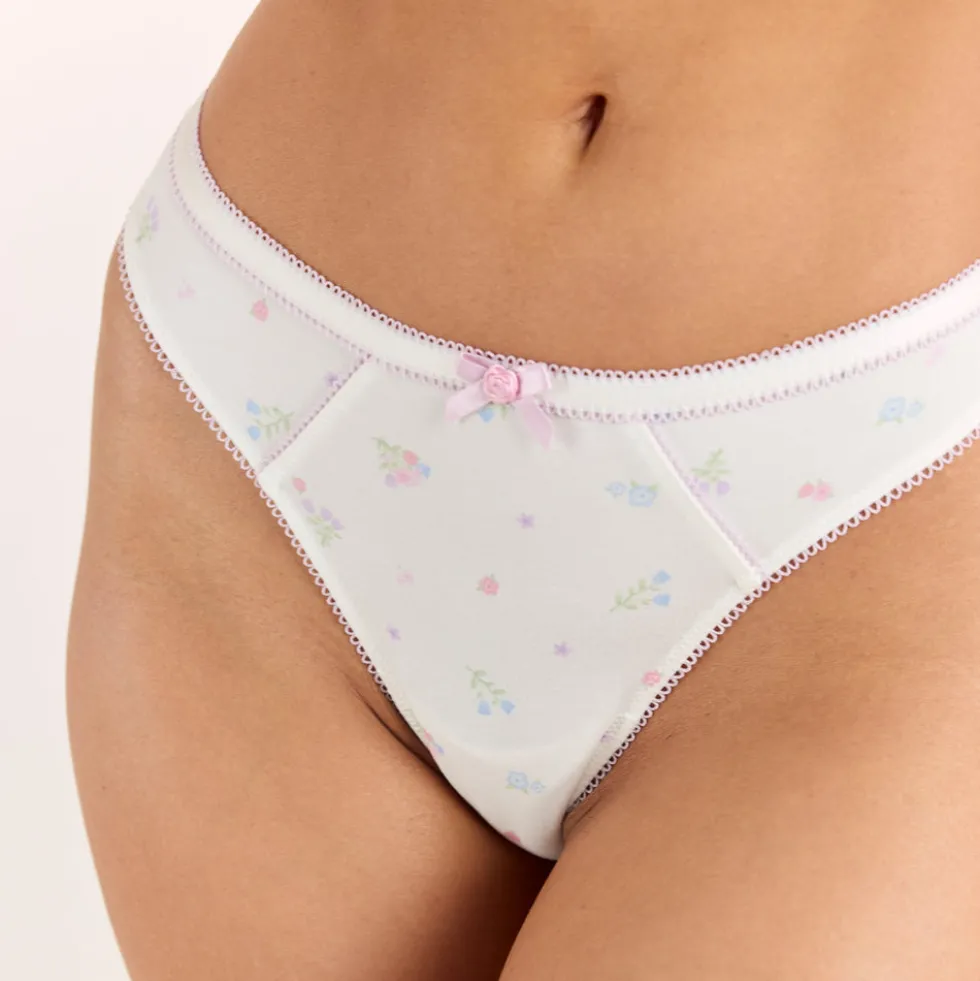 Rosie String - Florales Weiß