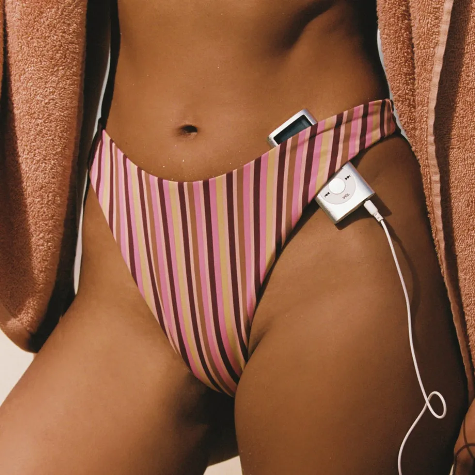 Sunstripe Bikini-String mit Hohem Bein - Retro-Streifen